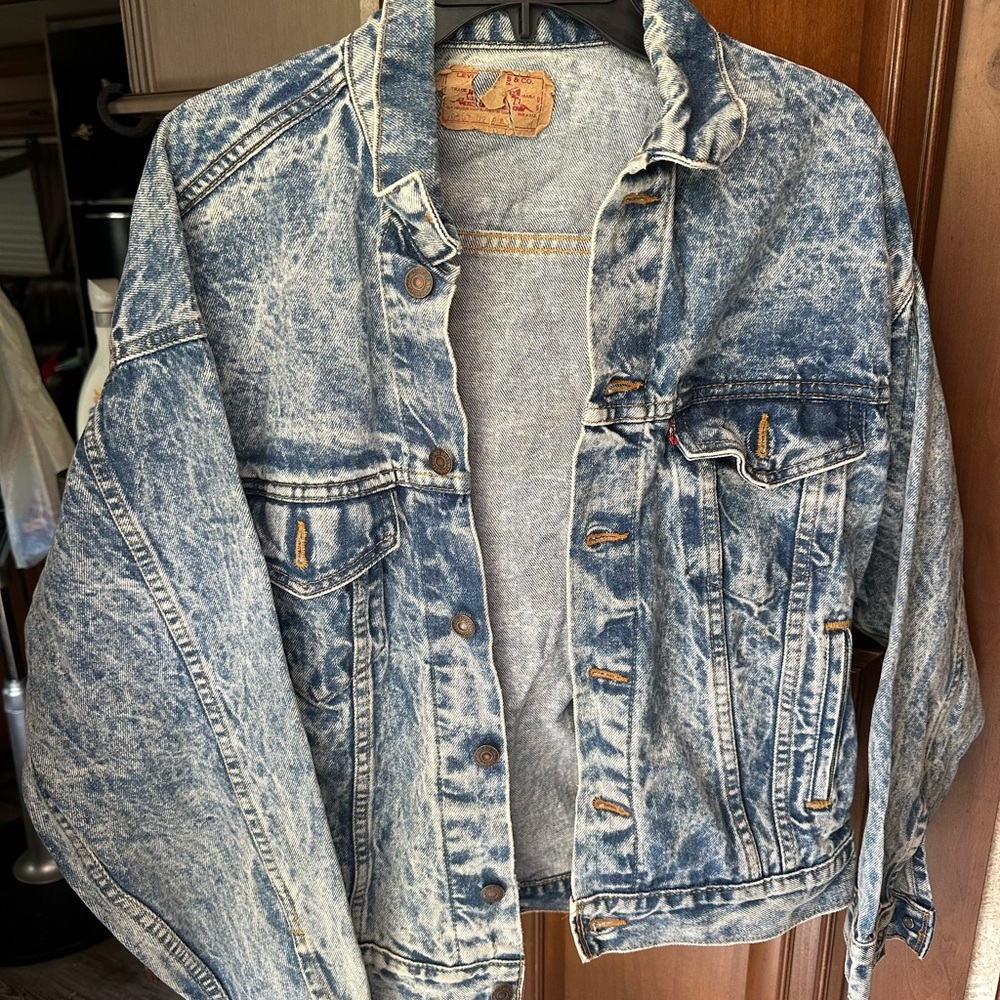 OBO ! Vintage loose acid wash Levi's Type III Trucker Denim Jacket great